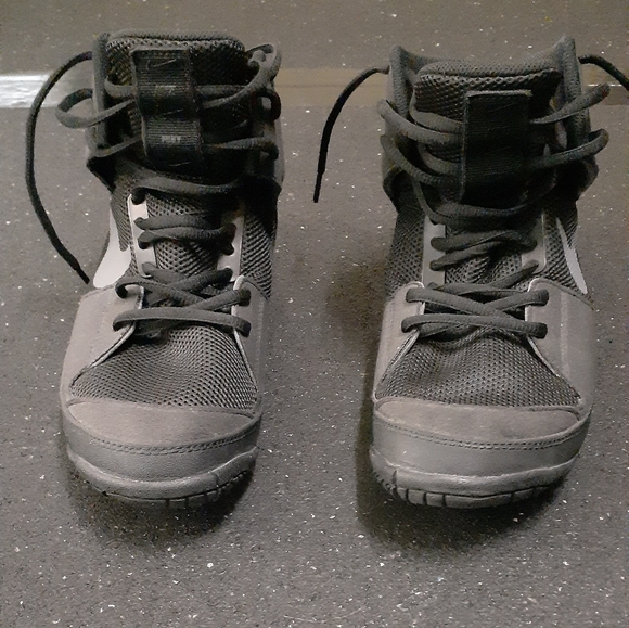 nike fury wrestling shoes red